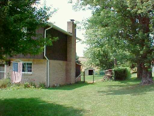 2164 Robert, Irwin, PA 15642 photo 2