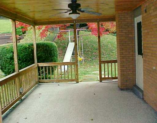 132 Windsor Dr, Irwin, PA 15642 photo 6