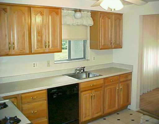 132 Windsor Dr, Irwin, PA 15642 photo 2