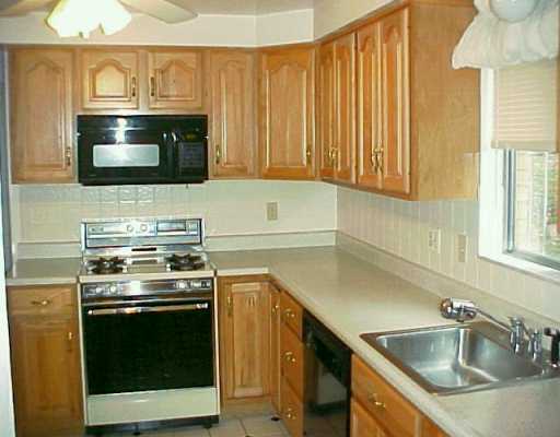 132 Windsor Dr, Irwin, PA 15642 photo 3