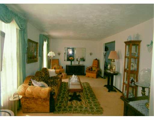 2238 Manordale Dr, Export, PA 15632 photo 4
