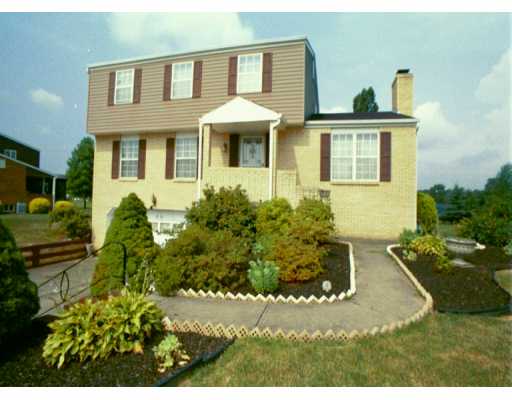 2238 Manordale Dr, Export, PA 15632 photo 1