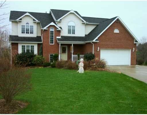 7 Colonial Cir, Irwin, PA 15642 photo 1