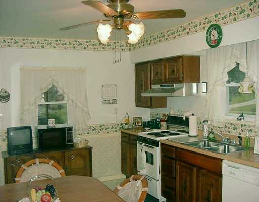 118 3rd Ave New Price, New Eagle, PA 15067 photo 2