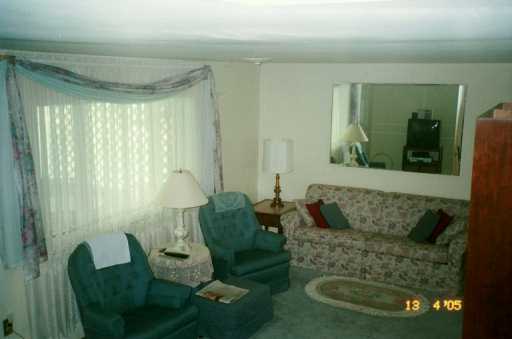 112 Windsor, Irwin, PA 15642 photo 3