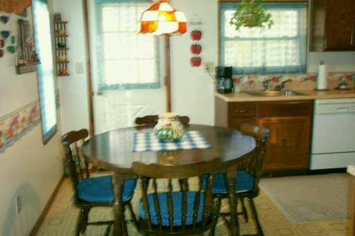 13781 Ormsby Dr, Irwin, PA 15642 photo 4