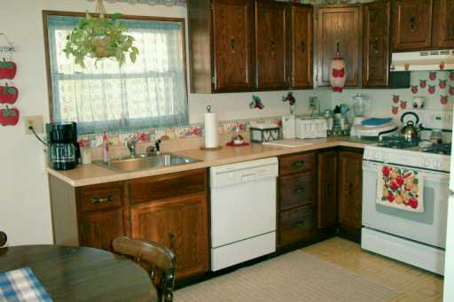 13781 Ormsby Dr, Irwin, PA 15642 photo 3