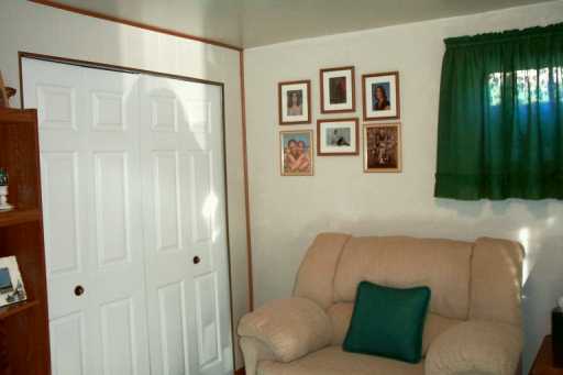 13781 Ormsby Dr, Irwin, PA 15642 photo 2