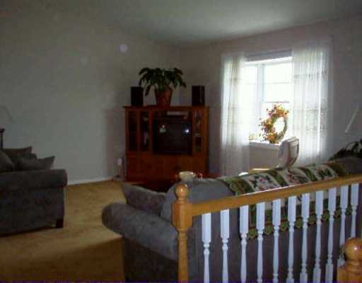135 Chambers Dr, Monaca, PA 15061 photo 2