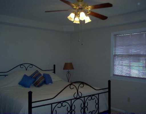 135 Chambers Dr, Monaca, PA 15061 photo 4