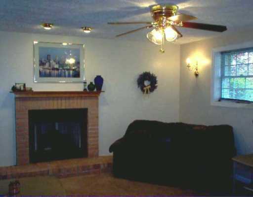 135 Chambers Dr, Monaca, PA 15061 photo 5