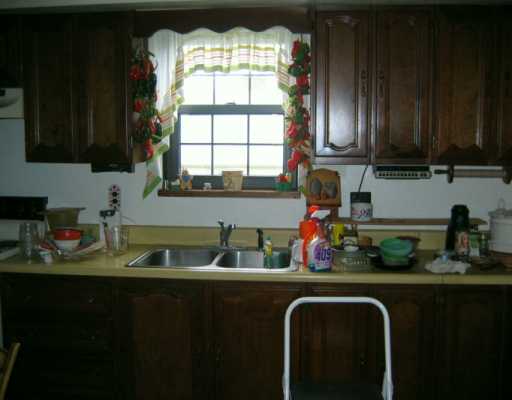 1021 Cooper St, Vandergrift, PA 15690 photo 2
