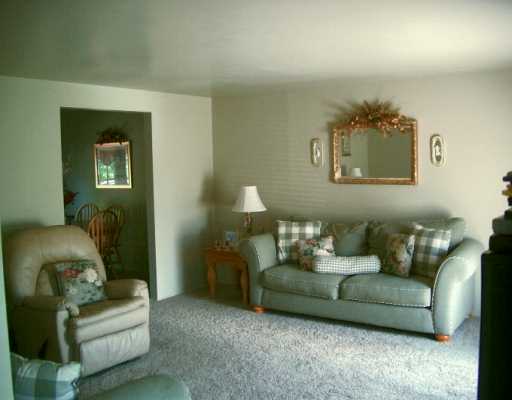 5 Biscayne Dr, Slovan, PA 15078 photo 2