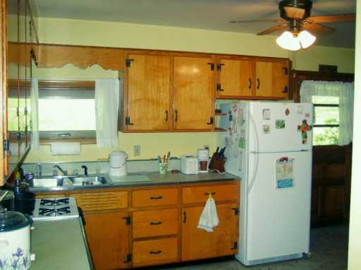 110 Pace St, Irwin, PA 15642 photo 4
