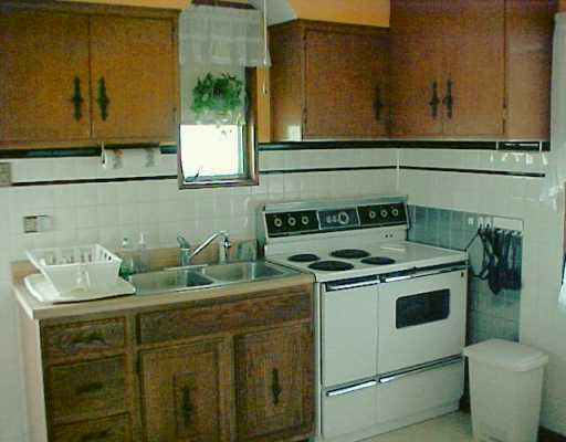 414 Main St, New Eagle, PA 15067 photo 3