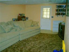 13584 Ormsby Dr, Irwin, PA 15642 photo 5