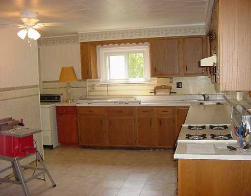 819 Maple Ave, New Eagle, PA 15067 photo 2