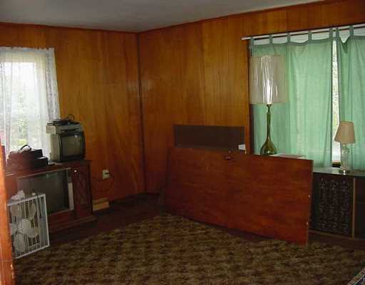 819 Maple Ave, New Eagle, PA 15067 photo 4