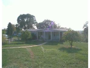 2384 Sunset Dr, Irwin, PA 15642 photo 1