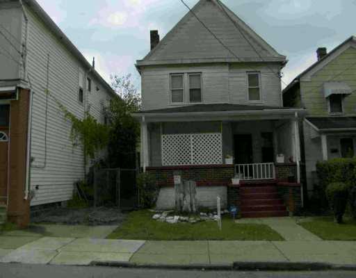 945 Hamilton Ave, Farrell, PA 16121 photo 1