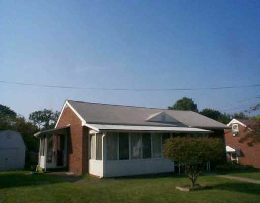 1319 Union St, Farrell, PA 16121 photo 1