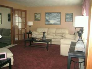 2209 Manordale Dr, Export, PA 15632 photo 2