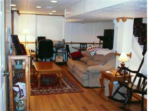 240 Pine Dr, Coraopolis, PA 15108 photo 8