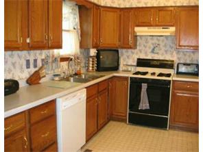 320 Rizzi Dr, Irwin, PA 15642 photo 4