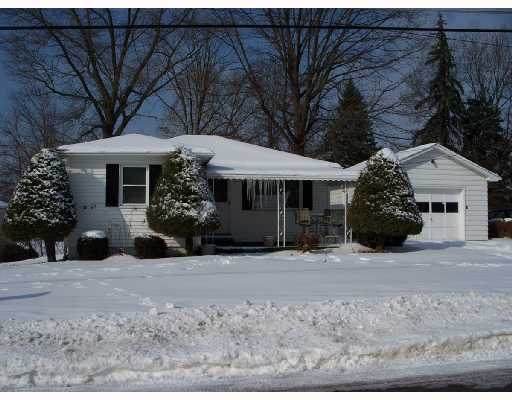 8 Oakhill Dr, West Middlesex, PA 16159 photo 1