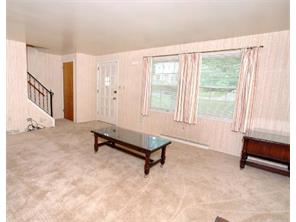 125 Windsor Dr, Irwin, PA 15642 photo 3