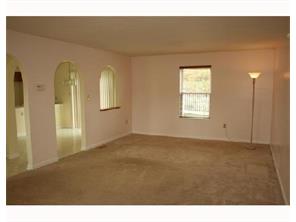 515 Overhead Dr, Coraopolis, PA 15108 photo 6