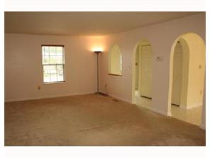 515 Overhead Dr, Coraopolis, PA 15108 photo 2