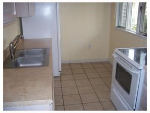 522 4th St, Pitcairn, PA 15140 photo 6