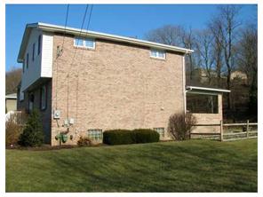 977 Wainright Dr, Irwin, PA 15642 photo 3