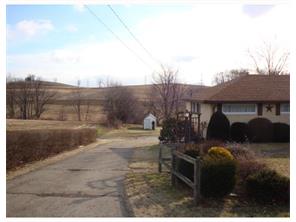 134 Johnetta Rd, Vandergrift, PA 15690 photo 2