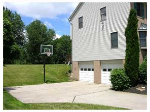 207 Warren, Warrendale, PA 15086 photo 2