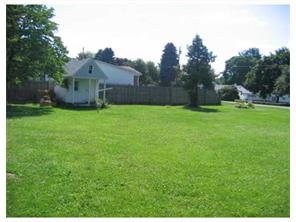 1107 Nesbit St, Vandergrift, PA 15690 photo 3