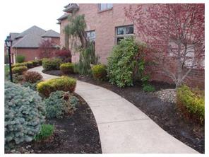 9841 Fox Chase Dr, Irwin, PA 15642 photo 2