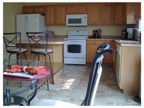 13240 St Clair Dr, Irwin, PA 15642 photo 5