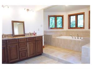 4002 Fredericksburg Ct, Export, PA 15632 photo 13