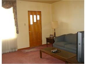 421 Walnut St, Vandergrift, PA 15690 photo 3