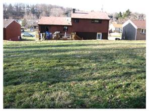 13640 St Clair Dr, Irwin, PA 15642 photo 3