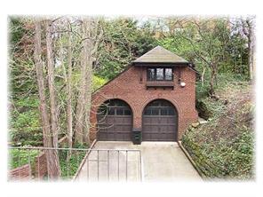 1055 Devon Rd, Pittsburgh, PA 15213 photo 3