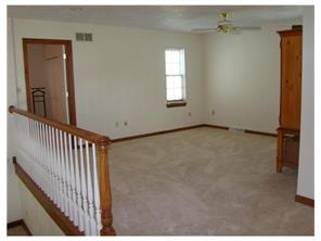 2 Colonial Cir, Irwin, PA 15642 photo 16