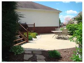 2 Colonial Cir, Irwin, PA 15642 photo 2