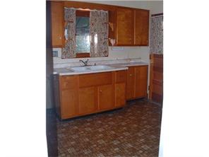 545 Walnut St, Vandergrift, PA 15690 photo 5