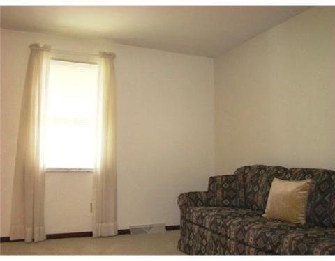 2948 Arrowhead Ct, Export, PA 15632 photo 6