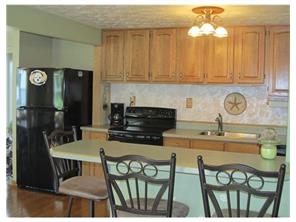 1888 Ivanhoe Dr, Irwin, PA 15642 photo 5