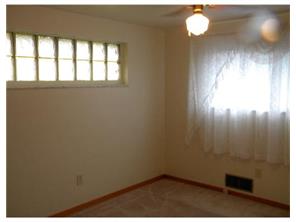 13460 St Clair Dr, Irwin, PA 15642 photo 9