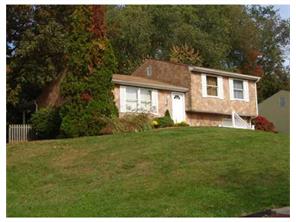 1902 Ivanhoe Dr, Irwin, PA 15642 photo 2